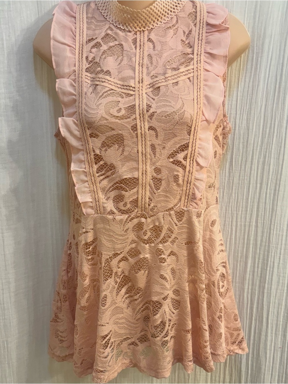 Rare! Sonja Betro victorian style Top, delicate pink floral lace high neckline L